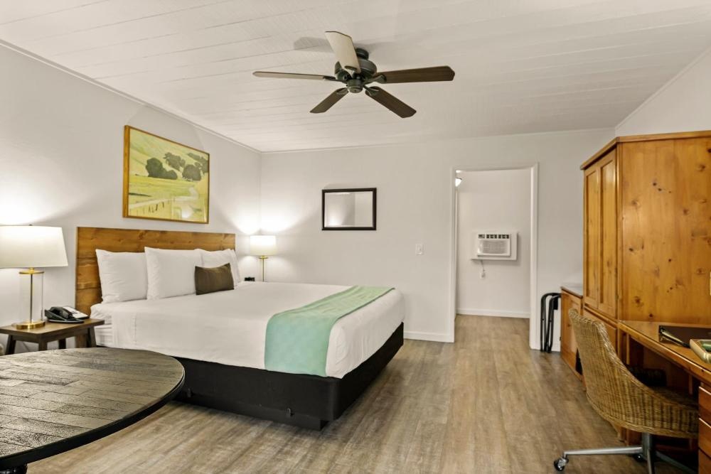 El Pueblo Inn