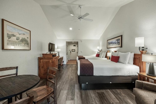 El Pueblo Inn image 35