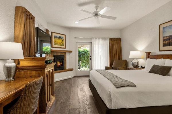 El Pueblo Inn image 58